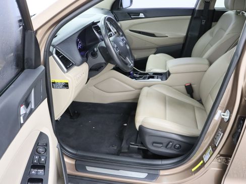 Used 2016 Hyundai Tucson Limited w/ Option Group 03 FWD image 14