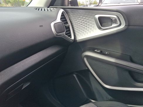 Used 2024 Kia Soul LX FWD image 33