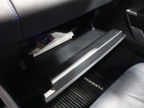 Used 2024 Toyota Tundra Platinum image 33