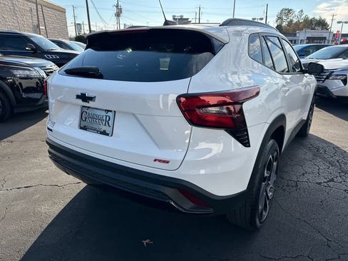 Used 2025 Chevrolet Trax RS w/ Sunroof Package image 3