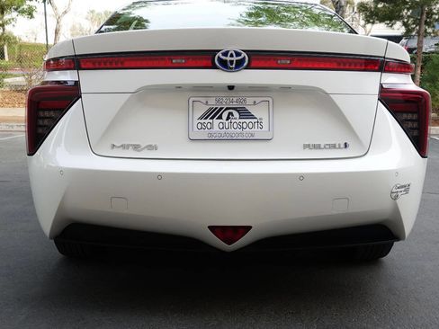 Used 2017 Toyota Mirai FWD image 14