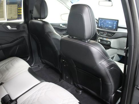 Used 2023 Ford Escape SE w/ PHEV Premium Package image 32