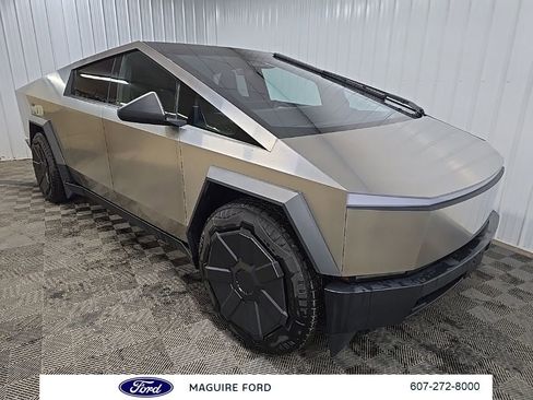 Used 2024 Tesla Cybertruck AWD Crew Cab image 9