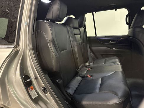 Used 2024 Lexus LX 600 4WD w/ Luxury Package image 36
