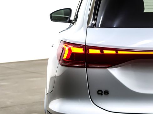 Used 2025 Audi Q6 e-tron Premium w/ Convenience Package image 16