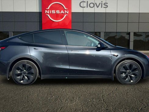Used 2024 Tesla Model Y Long Range image 9