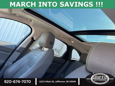 Used 2017 Jaguar F-PACE R-Sport image 26