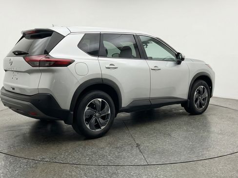 Used 2025 Nissan Rogue SV AWD/4WD image 9