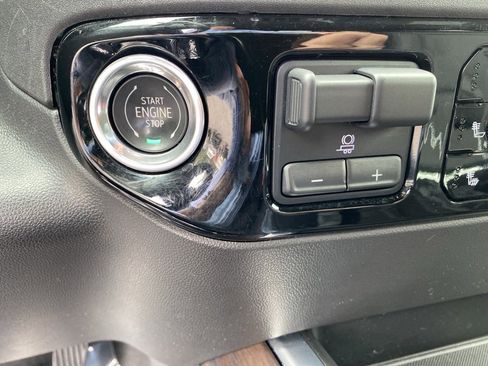 Used 2023 GMC Sierra 1500 SLT image 15