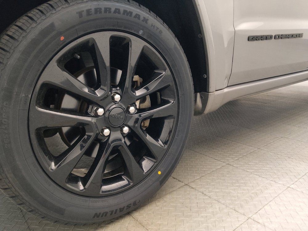 Used 2020 Jeep Grand Cherokee Altitude AWD/4WD image 31