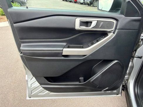 Used 2024 Ford Explorer XLT AWD/4WD image 21