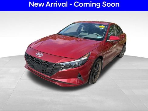 Used 2022 Hyundai Elantra SEL w/ Convenience Package FWD image 2
