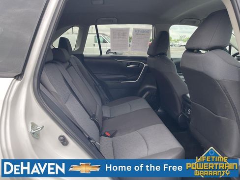 Used 2025 Toyota RAV4 XLE AWD/4WD image 25