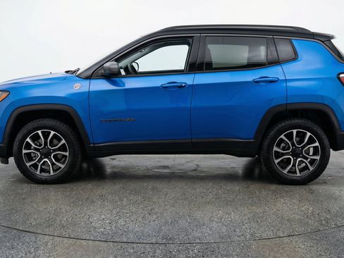 Used 2025 Jeep Compass Trailhawk AWD/4WD image 5