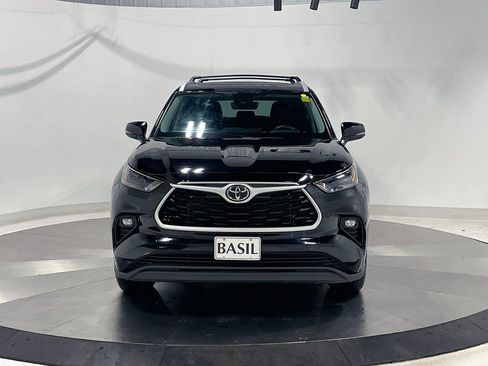 Used 2023 Toyota Highlander XLE image 9
