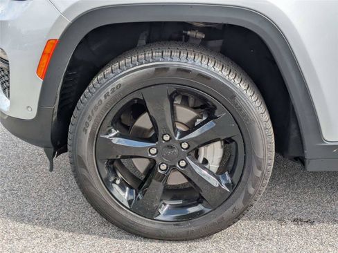 Used 2024 Jeep Grand Cherokee Limited w/ Luxury Tech Group II AWD/4WD image 14