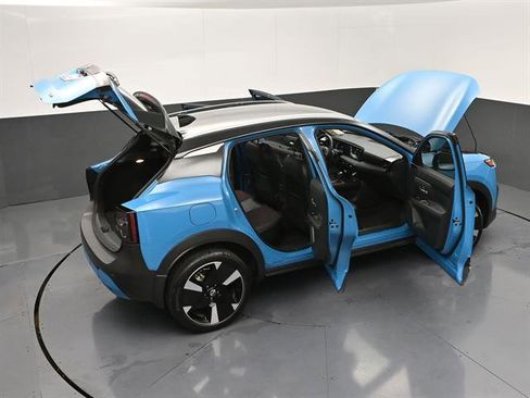 Certified 2025 Nissan Kicks SR FWD image 50