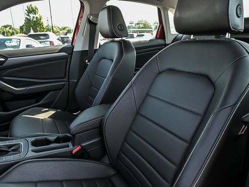 Used 2023 Volkswagen Jetta SE FWD image 14