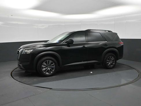 Used 2025 Nissan Pathfinder SV AWD/4WD image 4