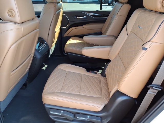 Used 2023 Cadillac Escalade Premium Luxury w/ LPO, Illumination Package AWD/4WD image 7