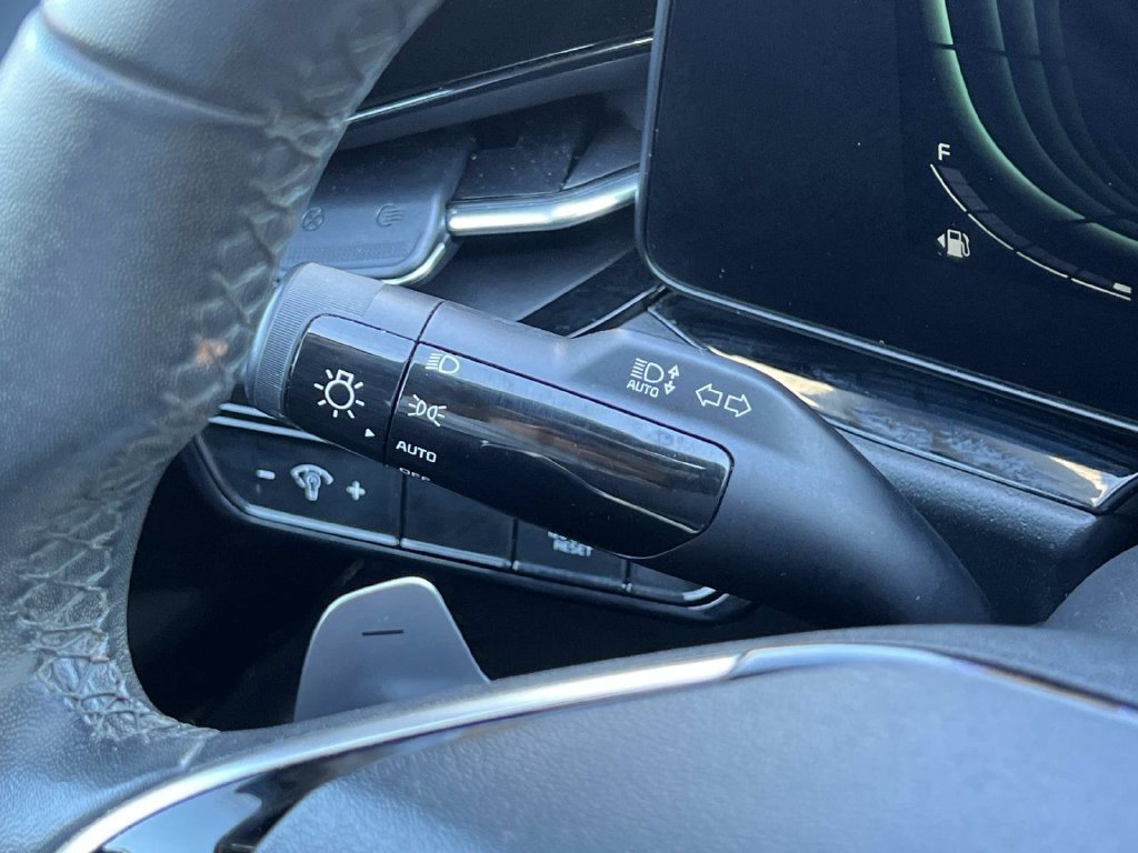 Used 2023 Kia Niro EX FWD image 30