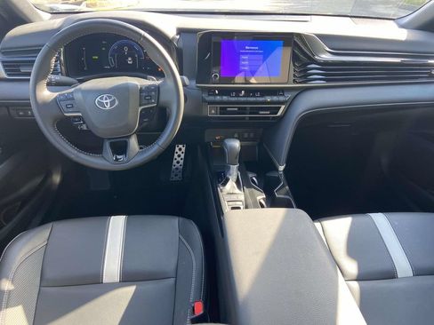 Used 2025 Toyota Camry SE FWD image 11