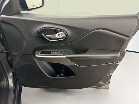 Used 2022 Jeep Cherokee Latitude Lux image 32