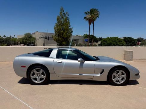 Used 1998 Chevrolet Corvette Coupe w/ Roof Pkg RWD image 28