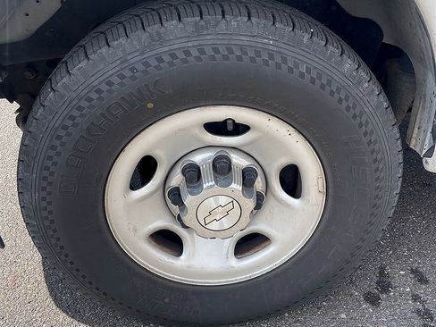 Used 2018 Chevrolet Express 3500 LT w/ LT Preferred Equipment Group RWD image 2
