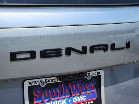New 2026 GMC Yukon Denali w/ Denali Reserve Package image 13