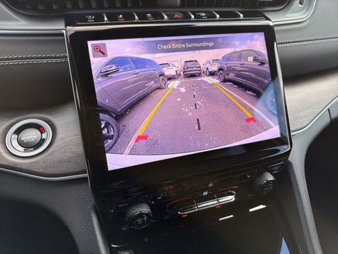 New 2025 Jeep Grand Cherokee Limited image 17