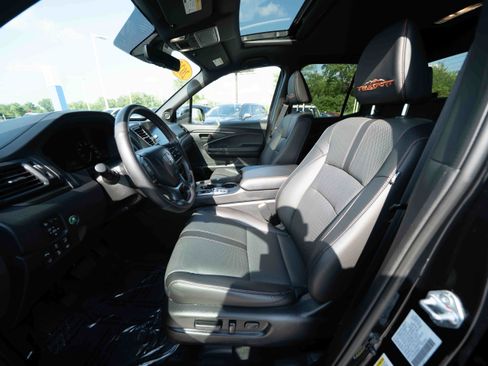 Used 2025 Honda Ridgeline TrailSport image 9