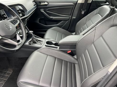 Used 2024 Volkswagen Jetta SE image 9
