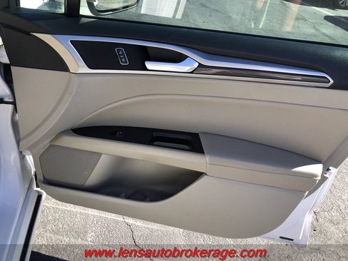 Used 2020 Ford Fusion SEL FWD image 20