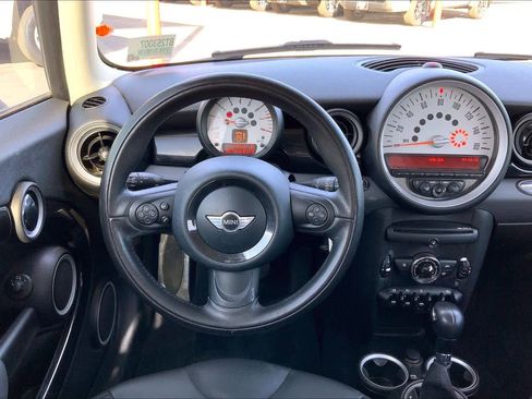 Used 2011 MINI Cooper Hardtop image 6