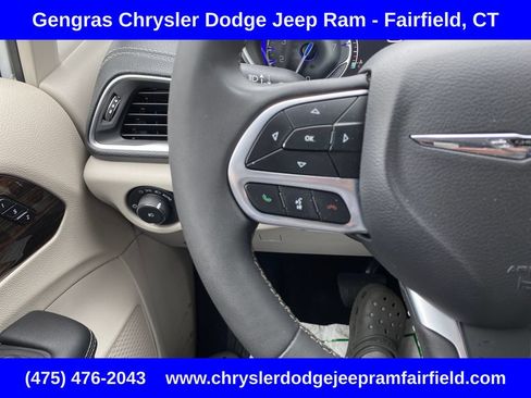 Certified 2024 Chrysler Pacifica Limited FWD image 19