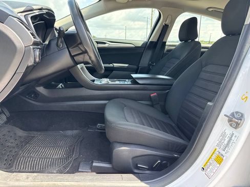 Used 2020 Ford Fusion SE FWD image 6