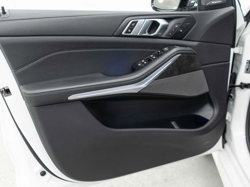 Used 2025 BMW X5 xDrive40i w/ M Sport Package image 17