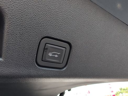 Used 2024 GMC Acadia Denali FWD image 11