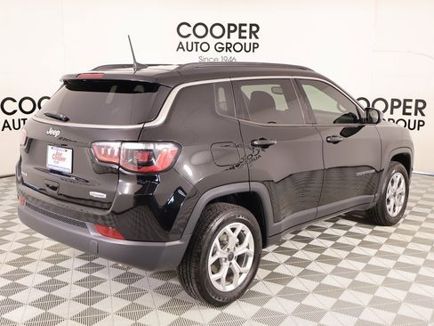 Used 2025 Jeep Compass Latitude image 20