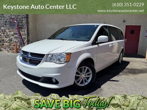 Used 2019 Dodge Grand Caravan SXT FWD image 1