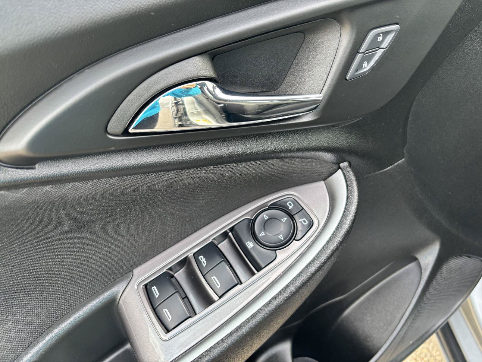 Used 2025 Chevrolet Malibu LT FWD image 15