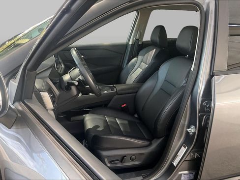 Used 2024 Nissan Rogue SV w/ SV Premium Package FWD image 8