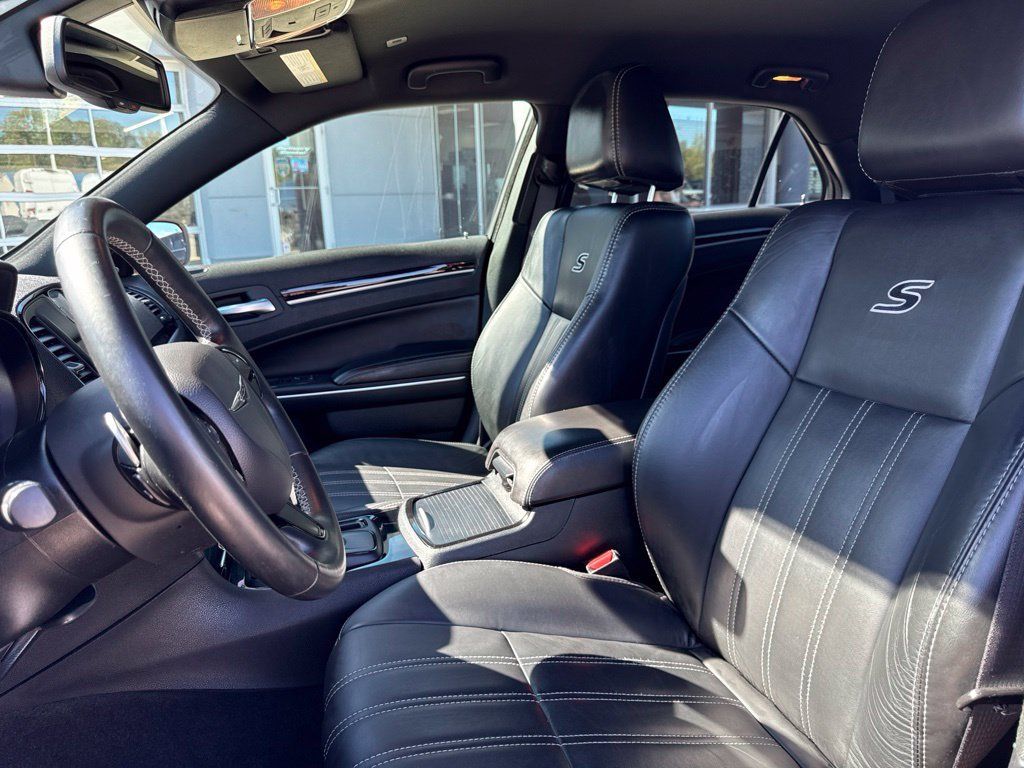 Used 2018 Chrysler 300 S RWD image 31