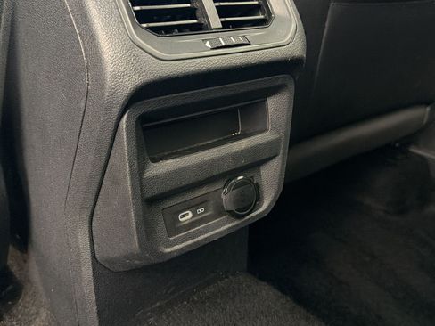 Used 2024 Volkswagen Tiguan SE AWD/4WD image 31
