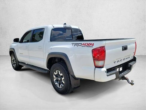 Used 2017 Toyota Tacoma TRD Off-Road AWD/4WD image 7