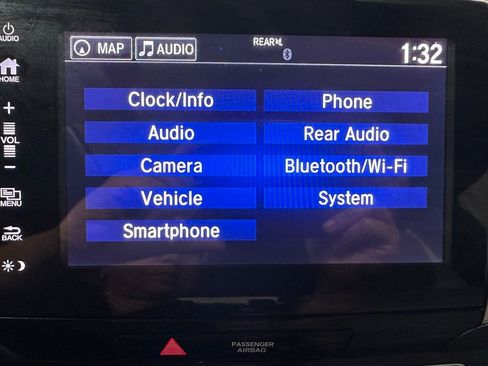 Used 2018 Honda Pilot Touring image 32