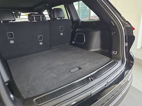 Used 2025 Jeep Grand Cherokee Limited w/ Black Appearance Package image 12