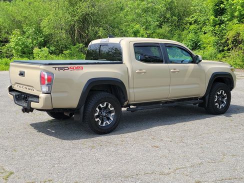 Used 2020 Toyota Tacoma TRD Off-Road w/ Technology Package AWD/4WD image 5