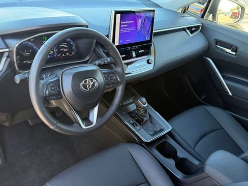 Used 2026 Toyota Corolla Cross XLE w/ Convenience Package FWD image 11